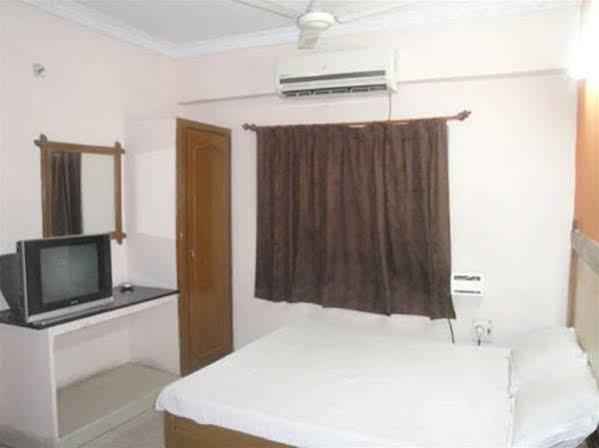 Oyo Hotel Lakshmi Paradise فيساخاباتنام المظهر الخارجي الصورة