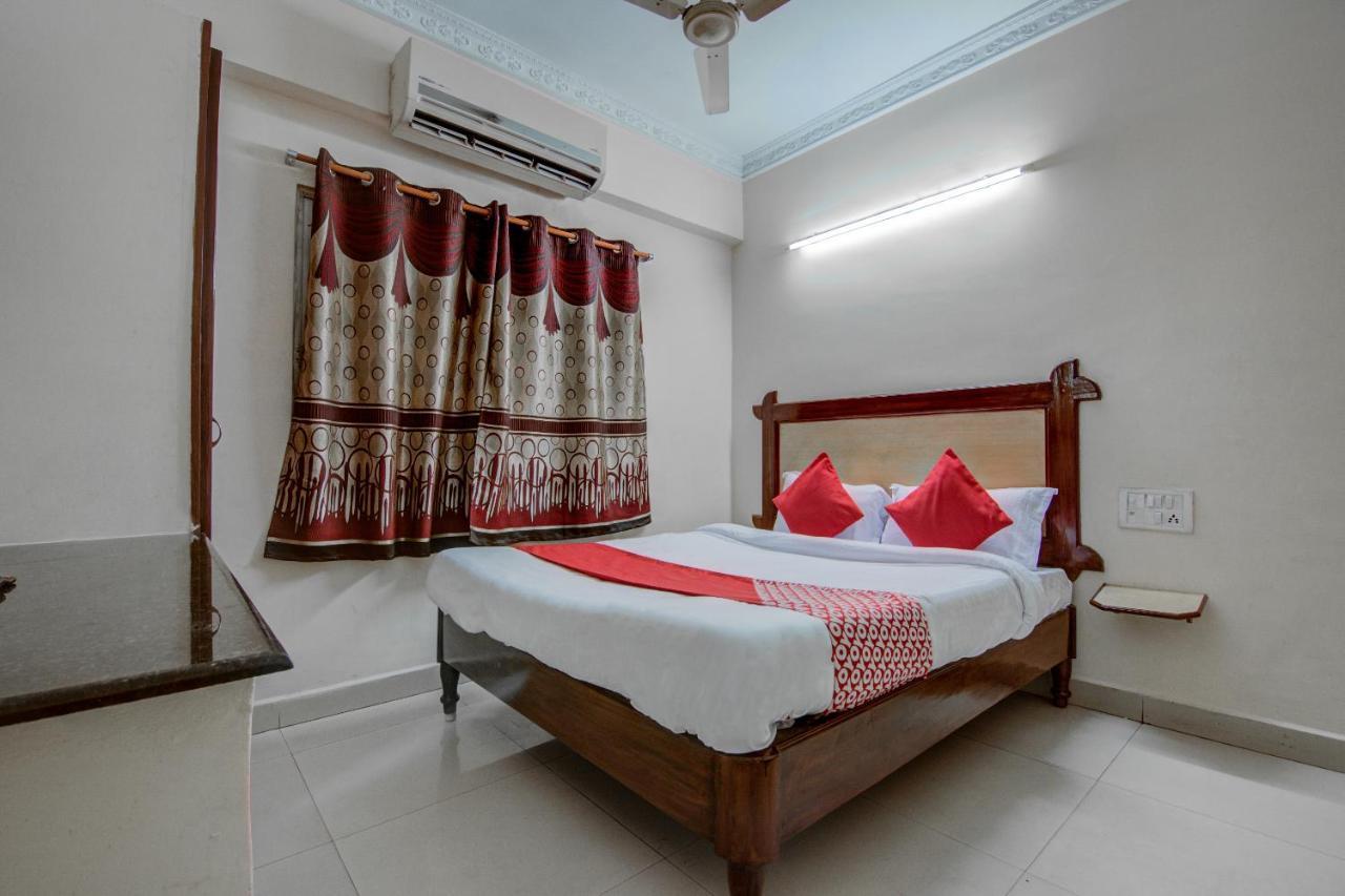 Oyo Hotel Lakshmi Paradise فيساخاباتنام المظهر الخارجي الصورة
