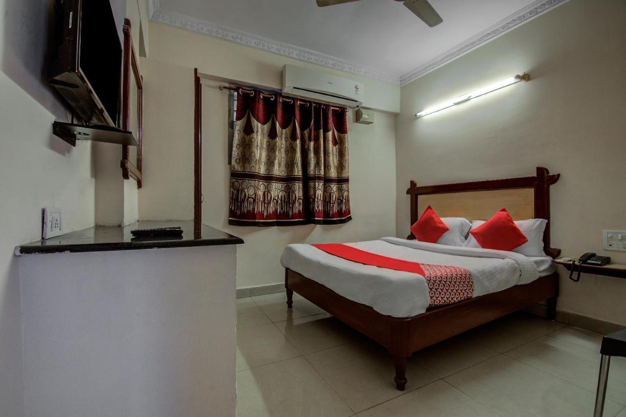 Oyo Hotel Lakshmi Paradise فيساخاباتنام المظهر الخارجي الصورة