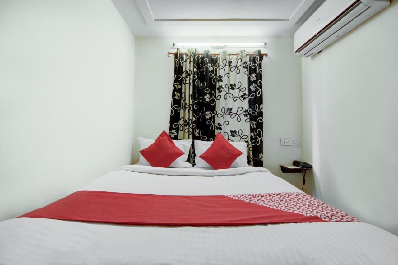 Oyo Hotel Lakshmi Paradise فيساخاباتنام المظهر الخارجي الصورة